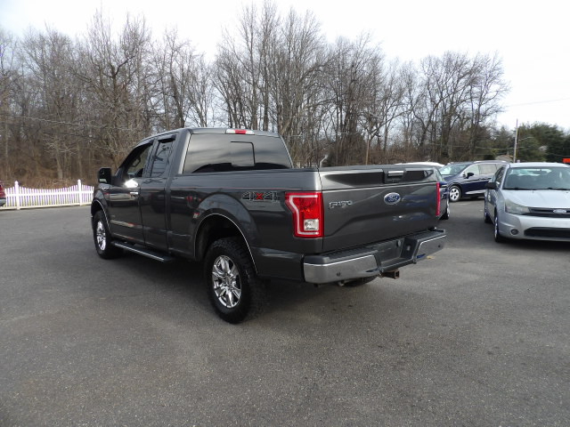 Ford F-150 4WD SuperCab 163" Lariat w/HD Payload Pkg 2015