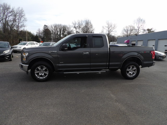 Ford F-150 4WD SuperCab 163" Lariat w/HD Payload Pkg 2015