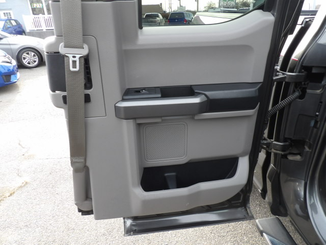 Ford F-150 4WD SuperCab 163" Lariat w/HD Payload Pkg 2015