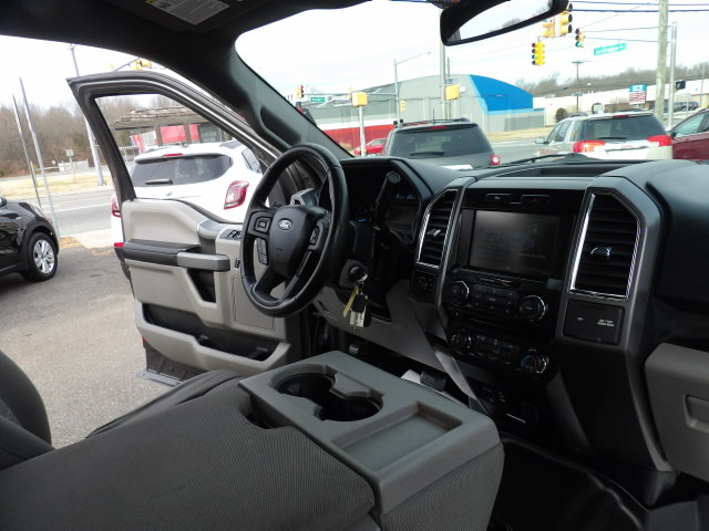 Ford F-150 4WD SuperCab 163" Lariat w/HD Payload Pkg 2015