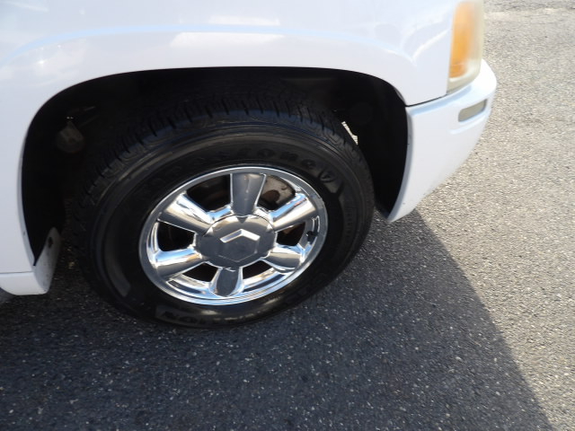 GMC Envoy XL 4dr 2WD SLT 2003