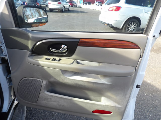 GMC Envoy XL 4dr 2WD SLT 2003