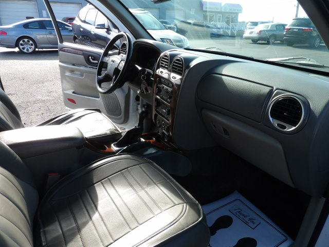 GMC Envoy XL 4dr 2WD SLT 2003