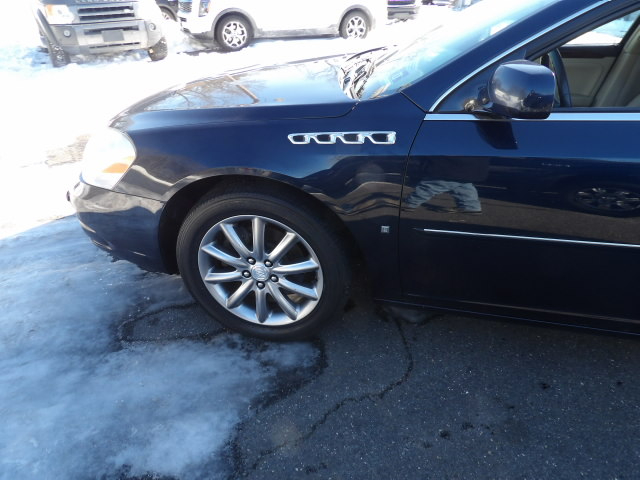 Buick Lucerne 4dr Sdn V8 CXS 2007