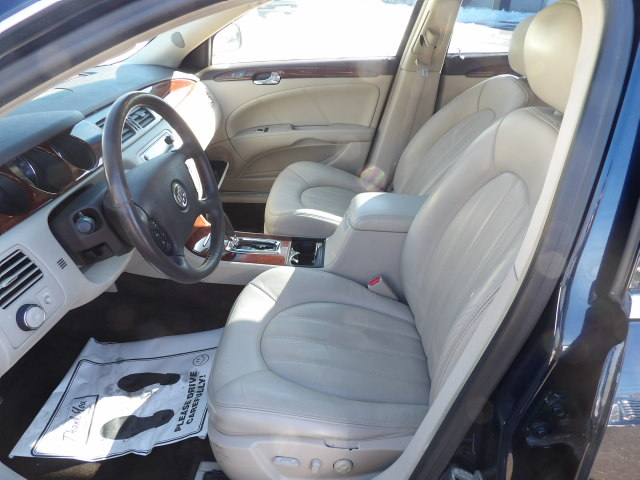 Buick Lucerne 4dr Sdn V8 CXS 2007