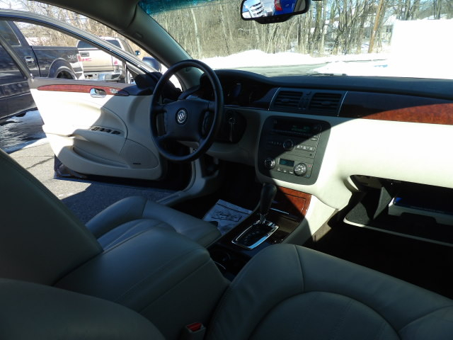 Buick Lucerne 4dr Sdn V8 CXS 2007