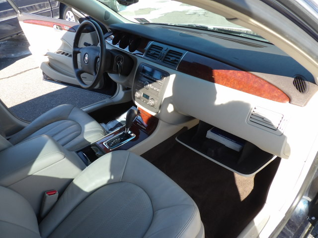 Buick Lucerne 4dr Sdn V8 CXS 2007