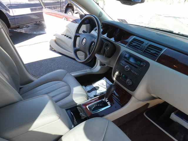 Buick Lucerne 4dr Sdn V8 CXS 2007