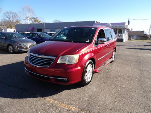 Chrysler Town & Country 4dr Wgn Touring-L 2012