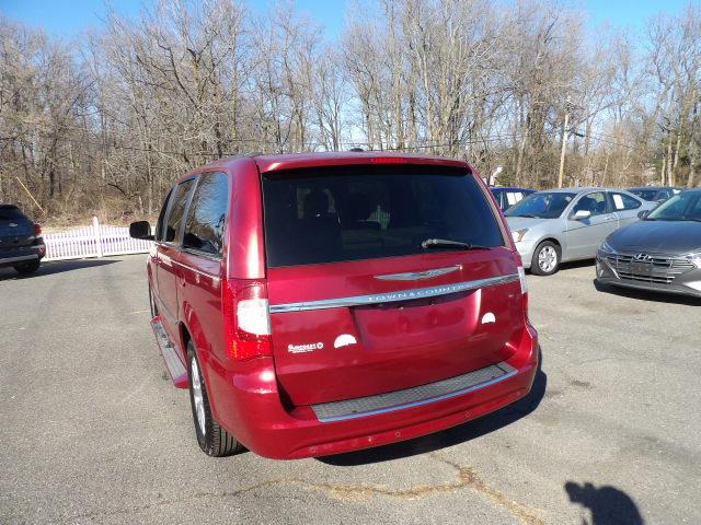 Chrysler Town & Country 4dr Wgn Touring-L 2012