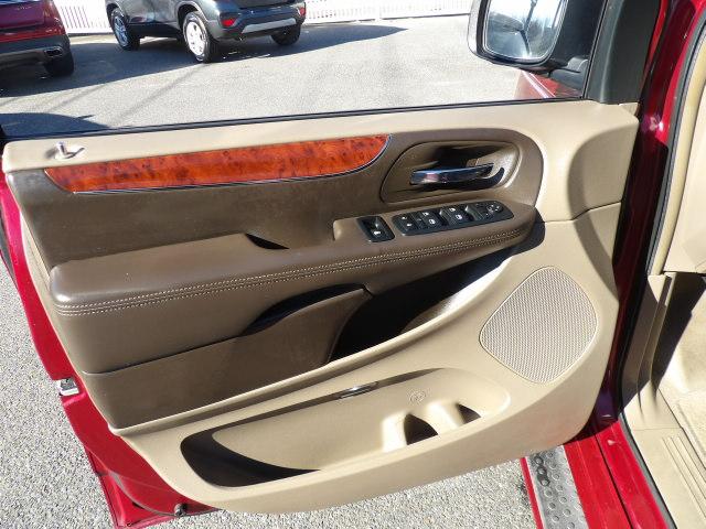 Chrysler Town & Country 4dr Wgn Touring-L 2012