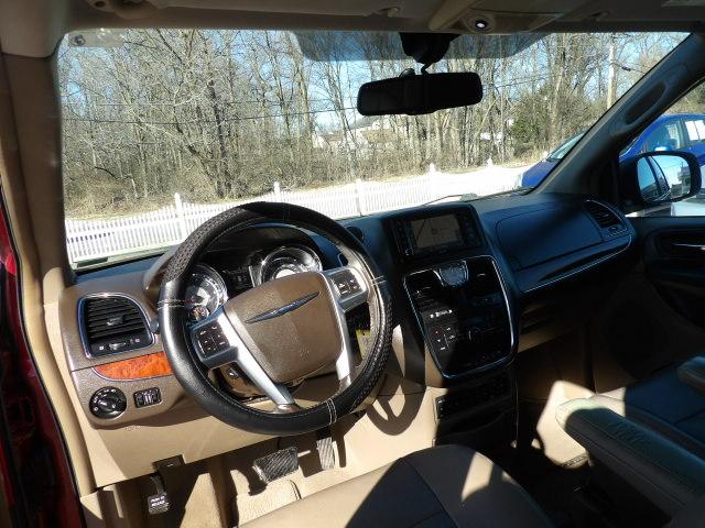 Chrysler Town & Country 4dr Wgn Touring-L 2012