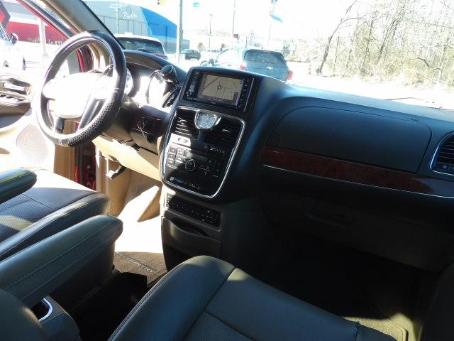 Chrysler Town & Country 4dr Wgn Touring-L 2012