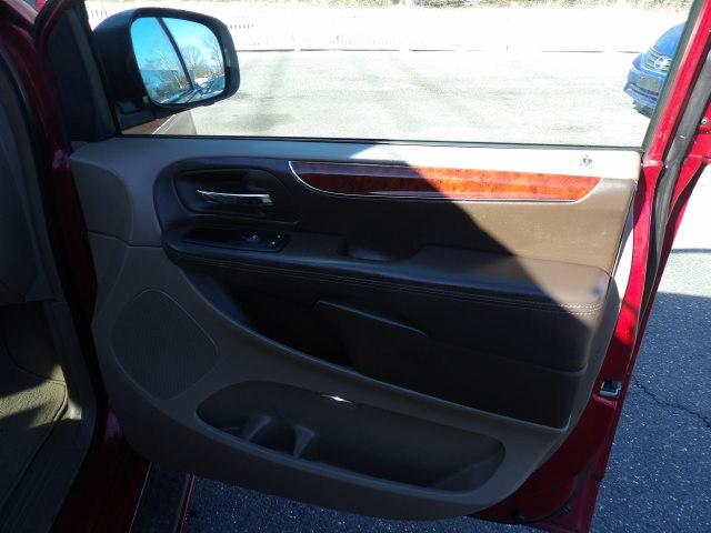 Chrysler Town & Country 4dr Wgn Touring-L 2012