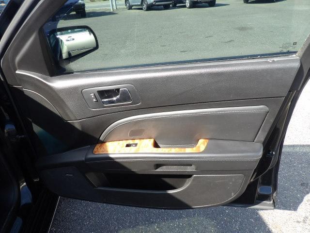 Cadillac STS 4dr Sdn V6 AWD w/1SB 2010