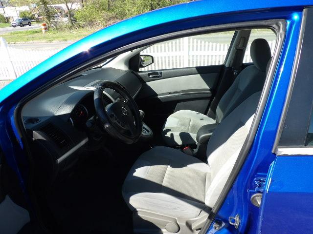 Nissan Sentra 4dr Sdn I4 CVT 2.0 SR 2010