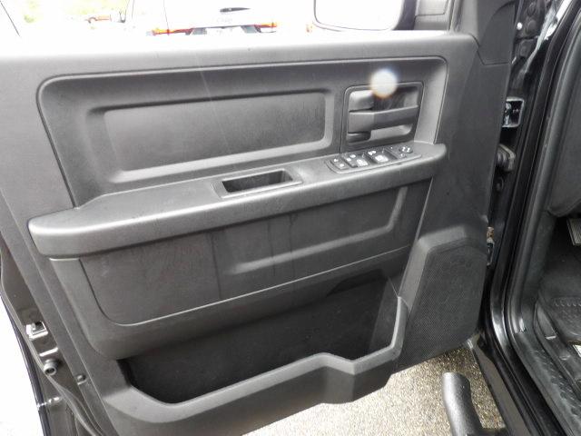 RAM 1500 Express 4x4 Quad Cab 6'4" Box 2017