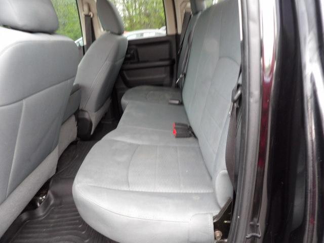 RAM 1500 Express 4x4 Quad Cab 6'4" Box 2017