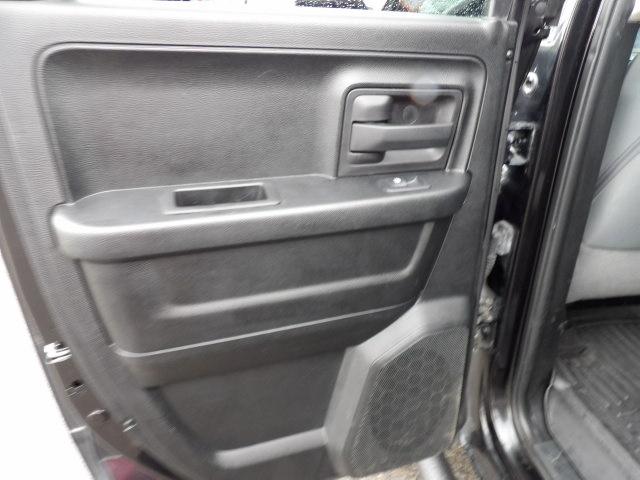 RAM 1500 Express 4x4 Quad Cab 6'4" Box 2017