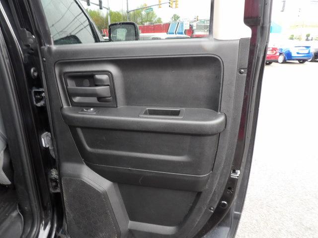 RAM 1500 Express 4x4 Quad Cab 6'4" Box 2017