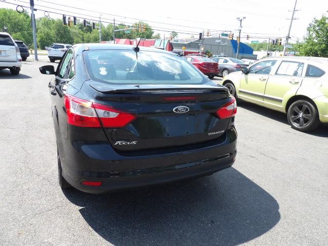 Ford Focus 4dr Sdn Titanium 2012