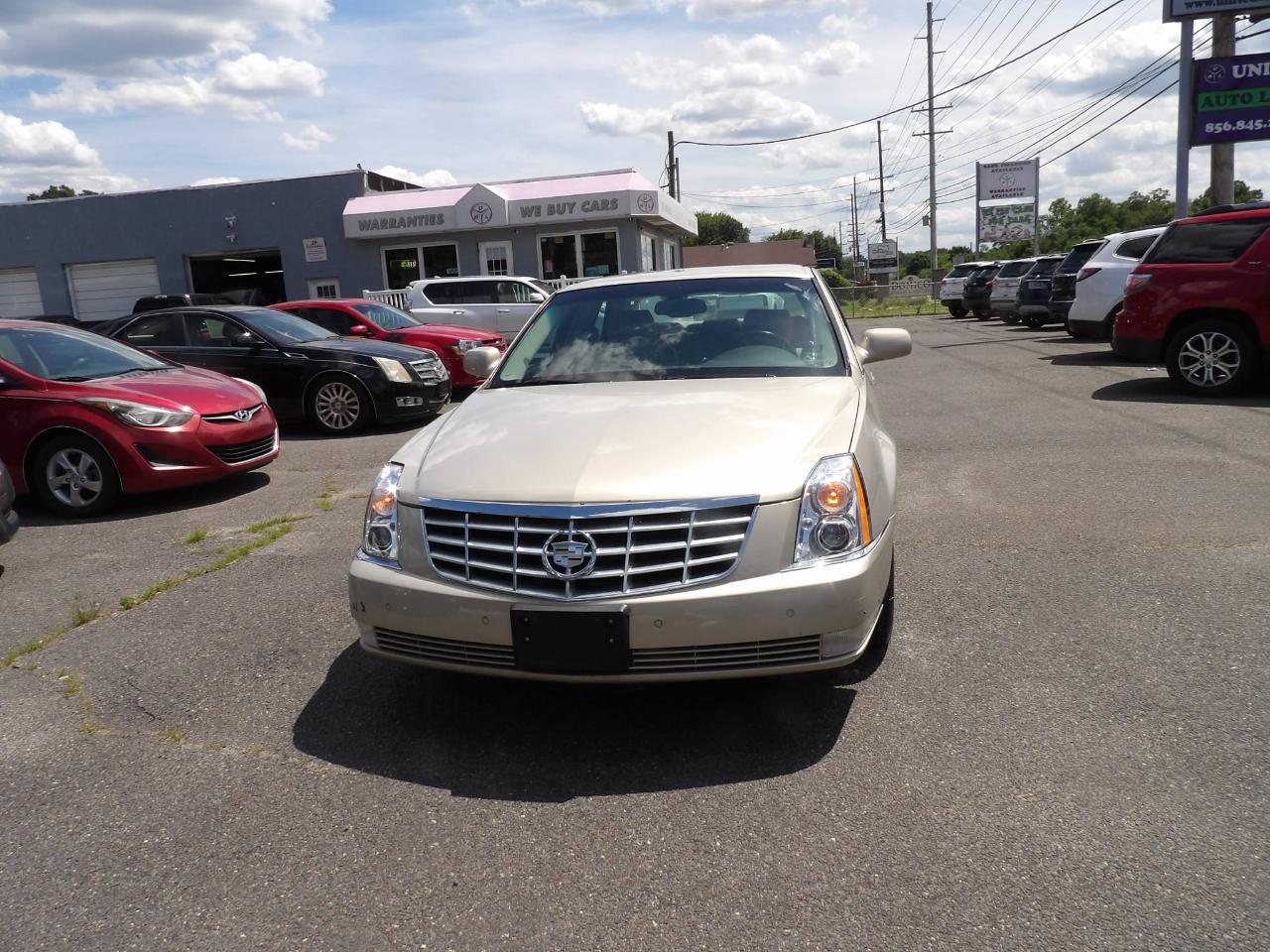 Cadillac DTS 4dr Sdn Luxury I 2007