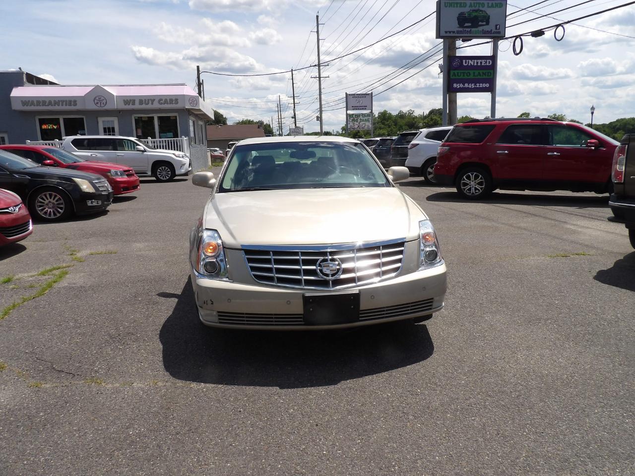 Cadillac DTS 4dr Sdn Luxury I 2007