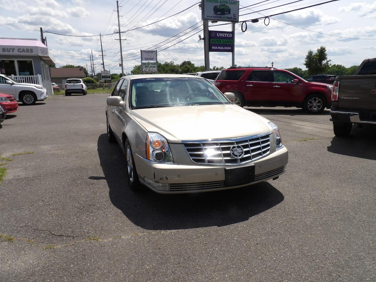 Cadillac DTS 4dr Sdn Luxury I 2007