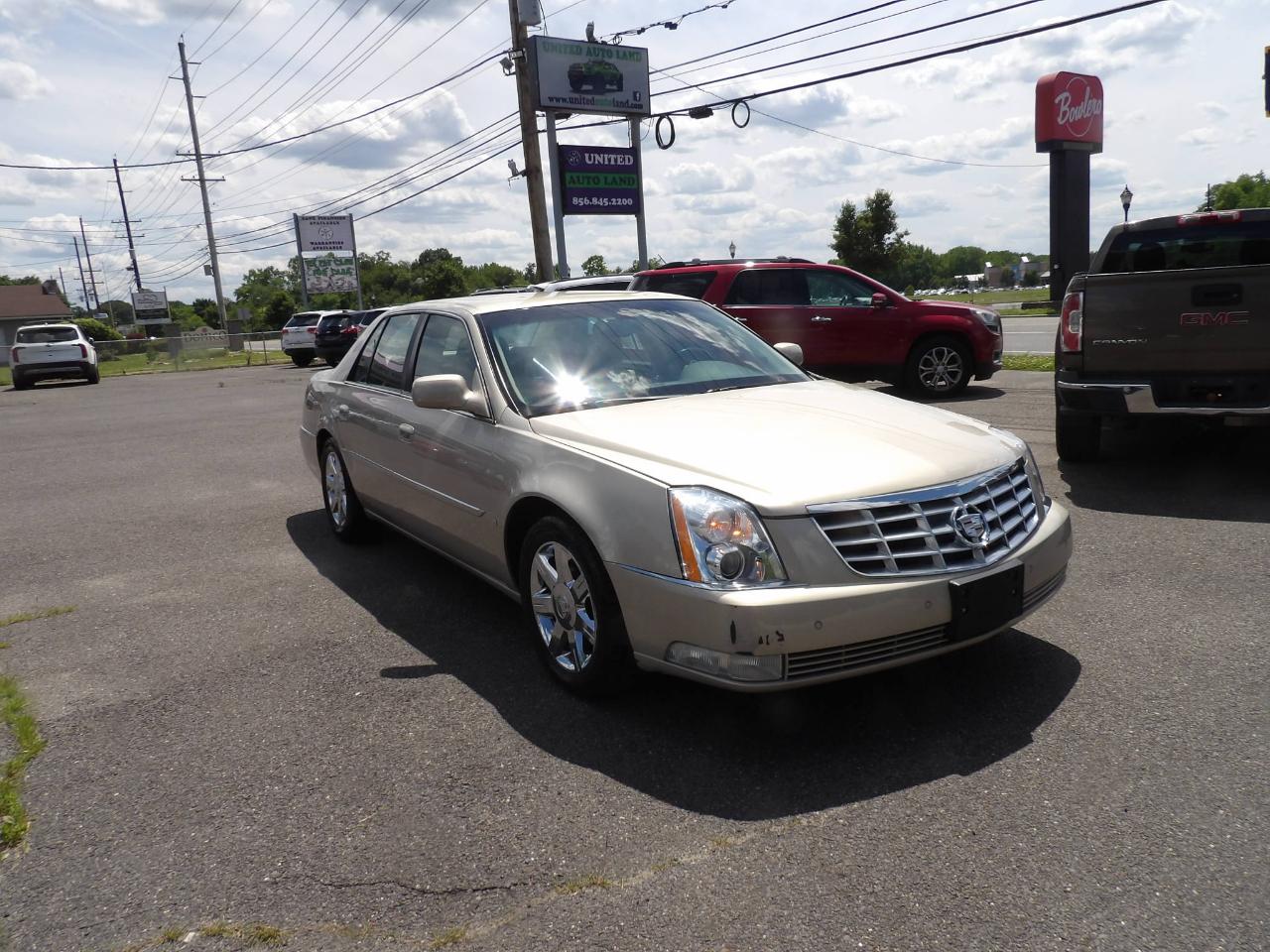 Cadillac DTS 4dr Sdn Luxury I 2007