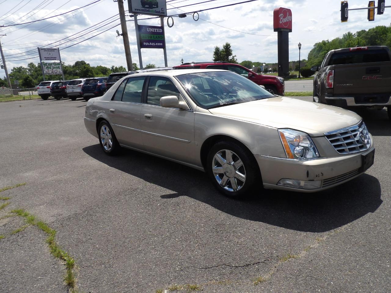 Cadillac DTS 4dr Sdn Luxury I 2007