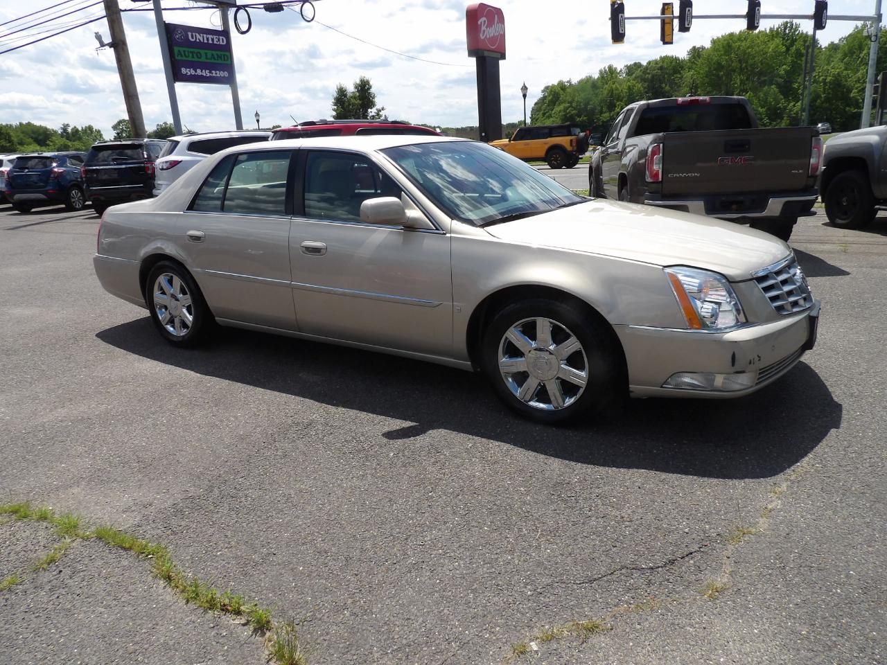 Cadillac DTS 4dr Sdn Luxury I 2007