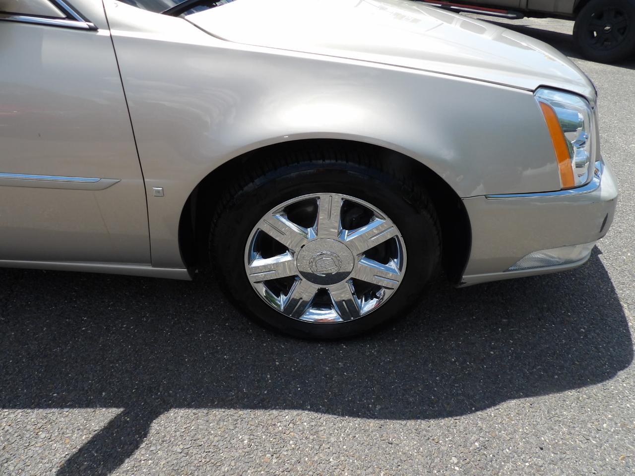 Cadillac DTS 4dr Sdn Luxury I 2007