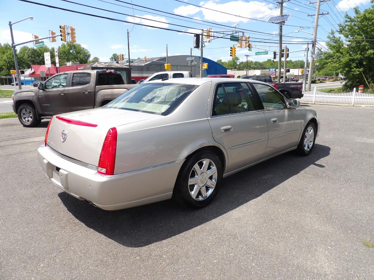 Cadillac DTS 4dr Sdn Luxury I 2007