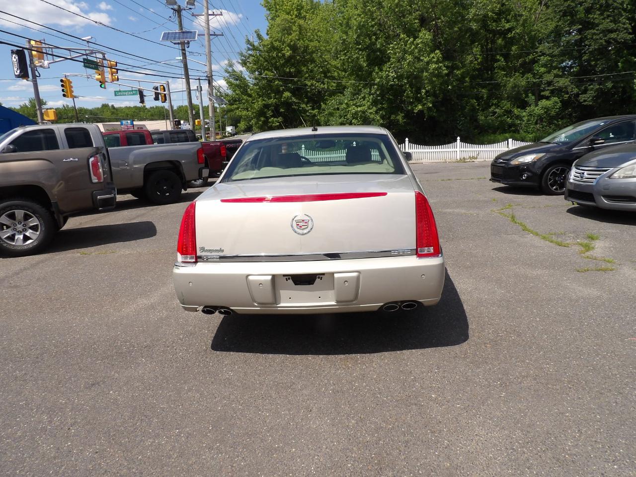 Cadillac DTS 4dr Sdn Luxury I 2007