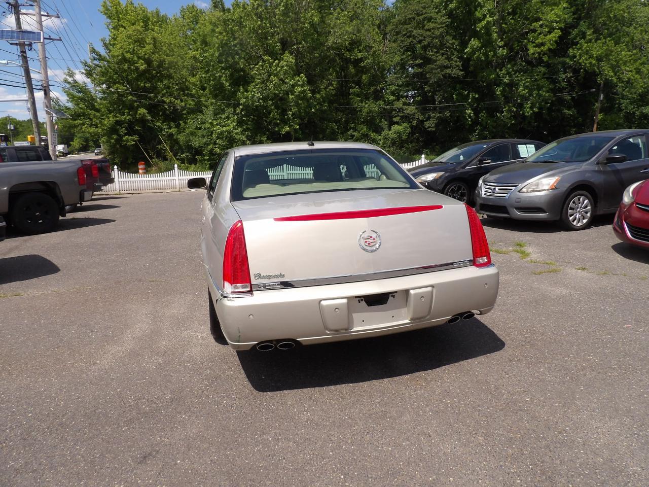 Cadillac DTS 4dr Sdn Luxury I 2007