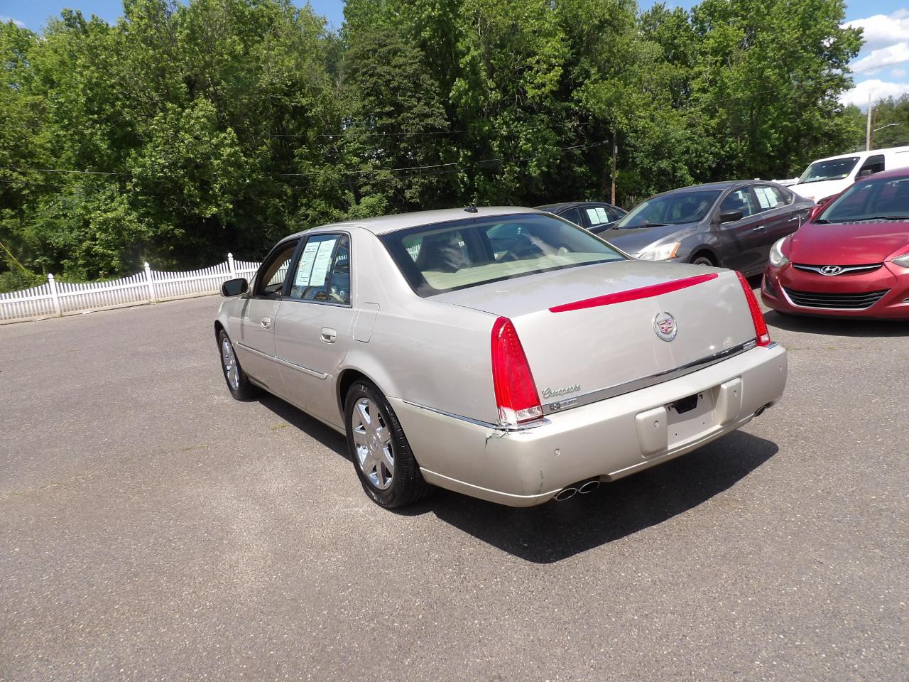 Cadillac DTS 4dr Sdn Luxury I 2007
