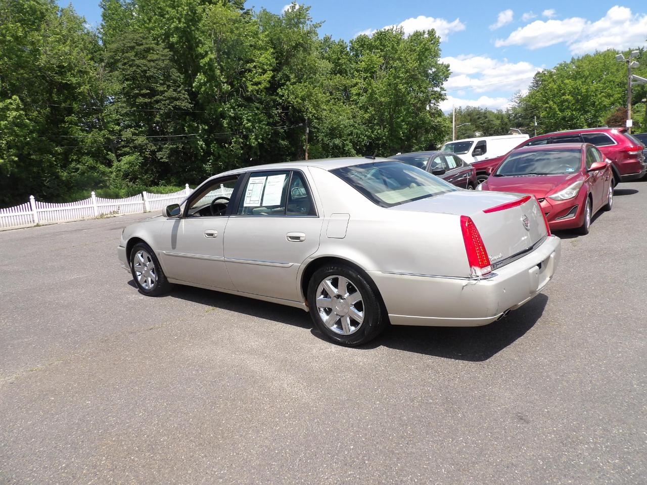 Cadillac DTS 4dr Sdn Luxury I 2007