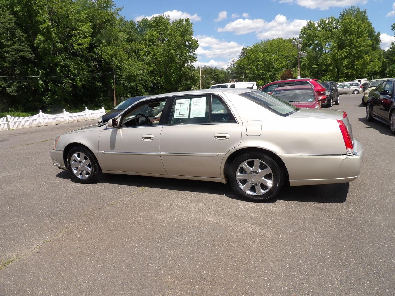 Cadillac DTS 4dr Sdn Luxury I 2007