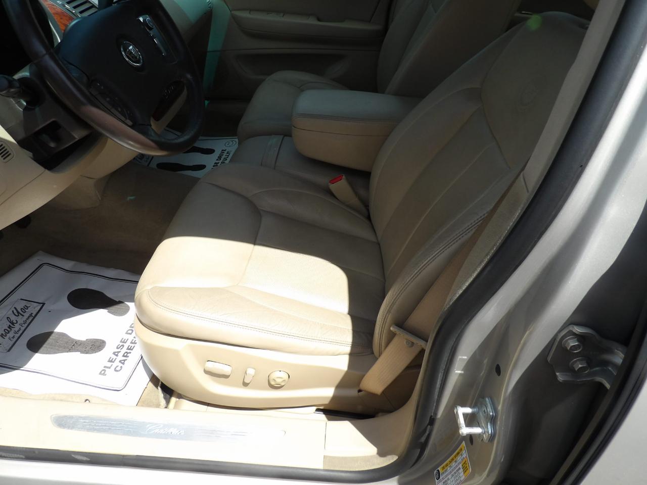 Cadillac DTS 4dr Sdn Luxury I 2007