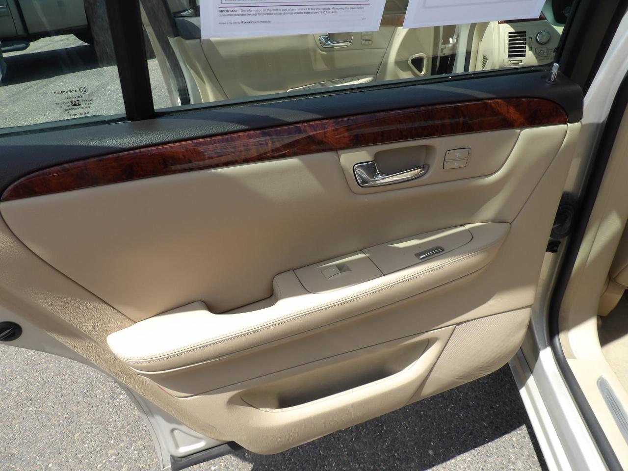 Cadillac DTS 4dr Sdn Luxury I 2007