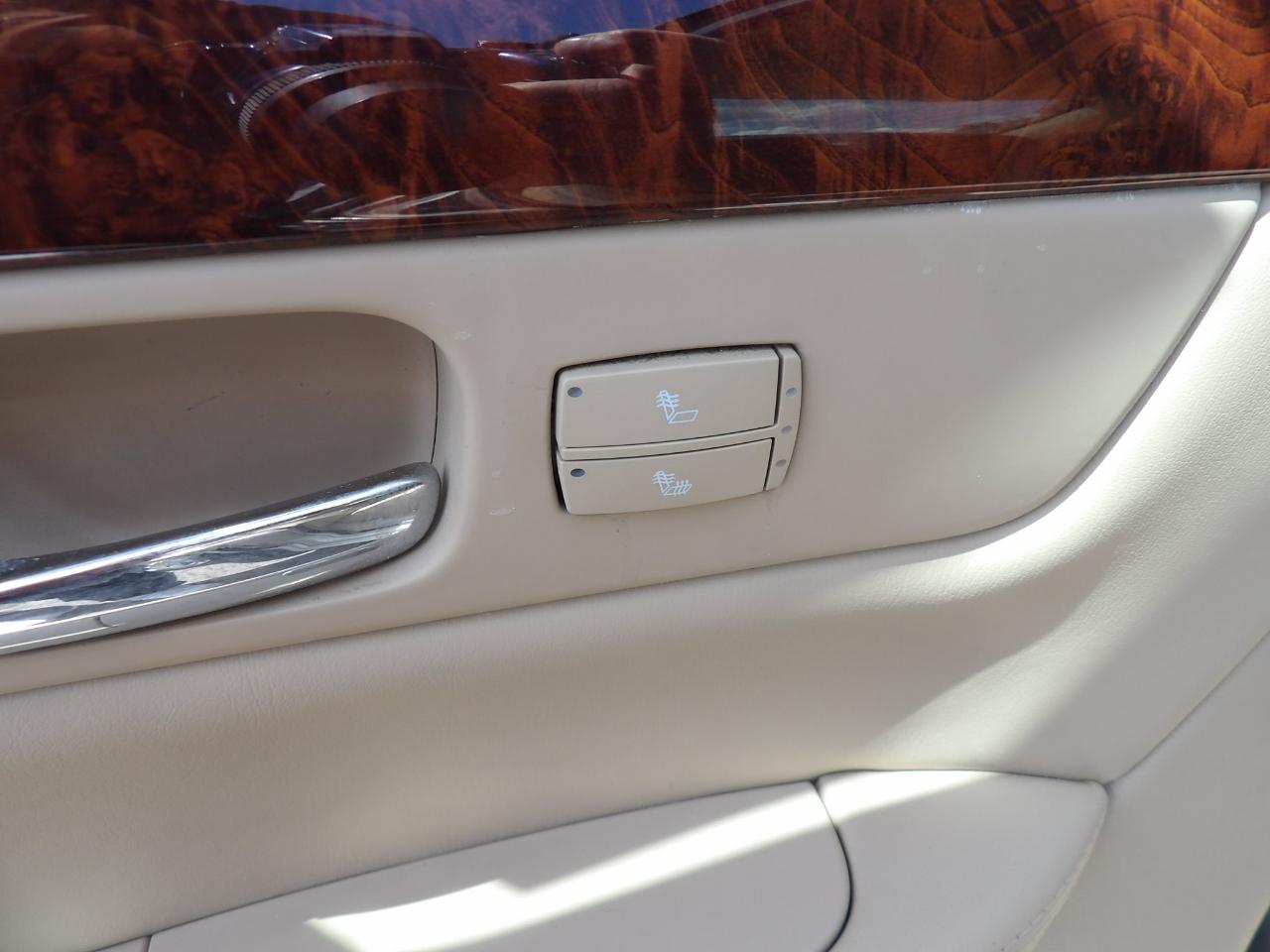 Cadillac DTS 4dr Sdn Luxury I 2007