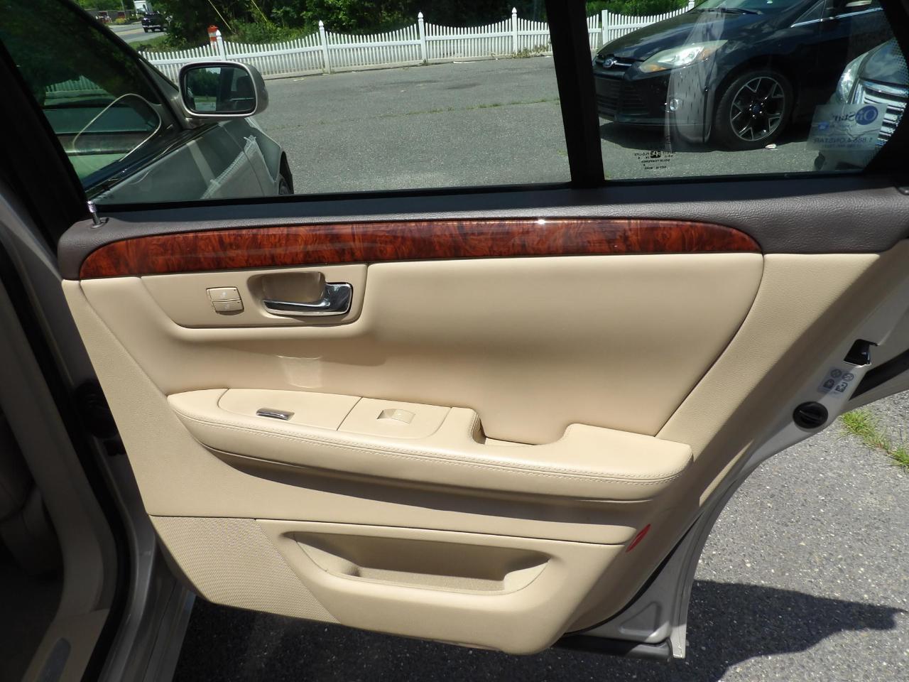 Cadillac DTS 4dr Sdn Luxury I 2007