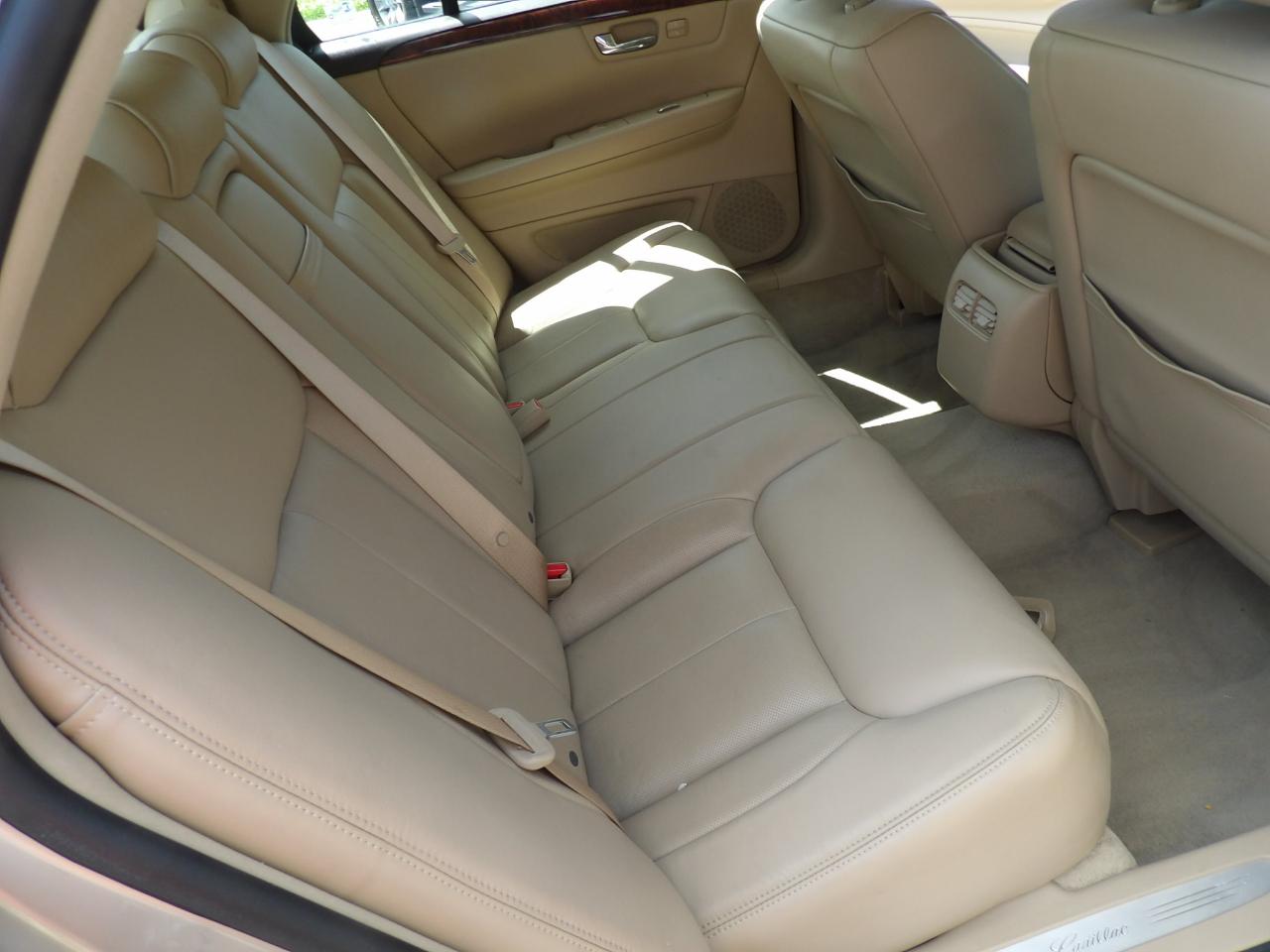 Cadillac DTS 4dr Sdn Luxury I 2007