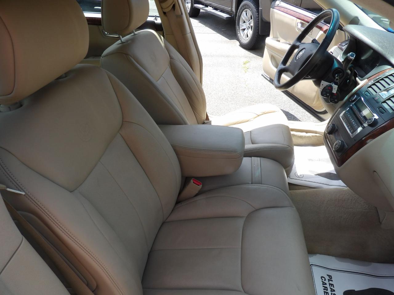 Cadillac DTS 4dr Sdn Luxury I 2007