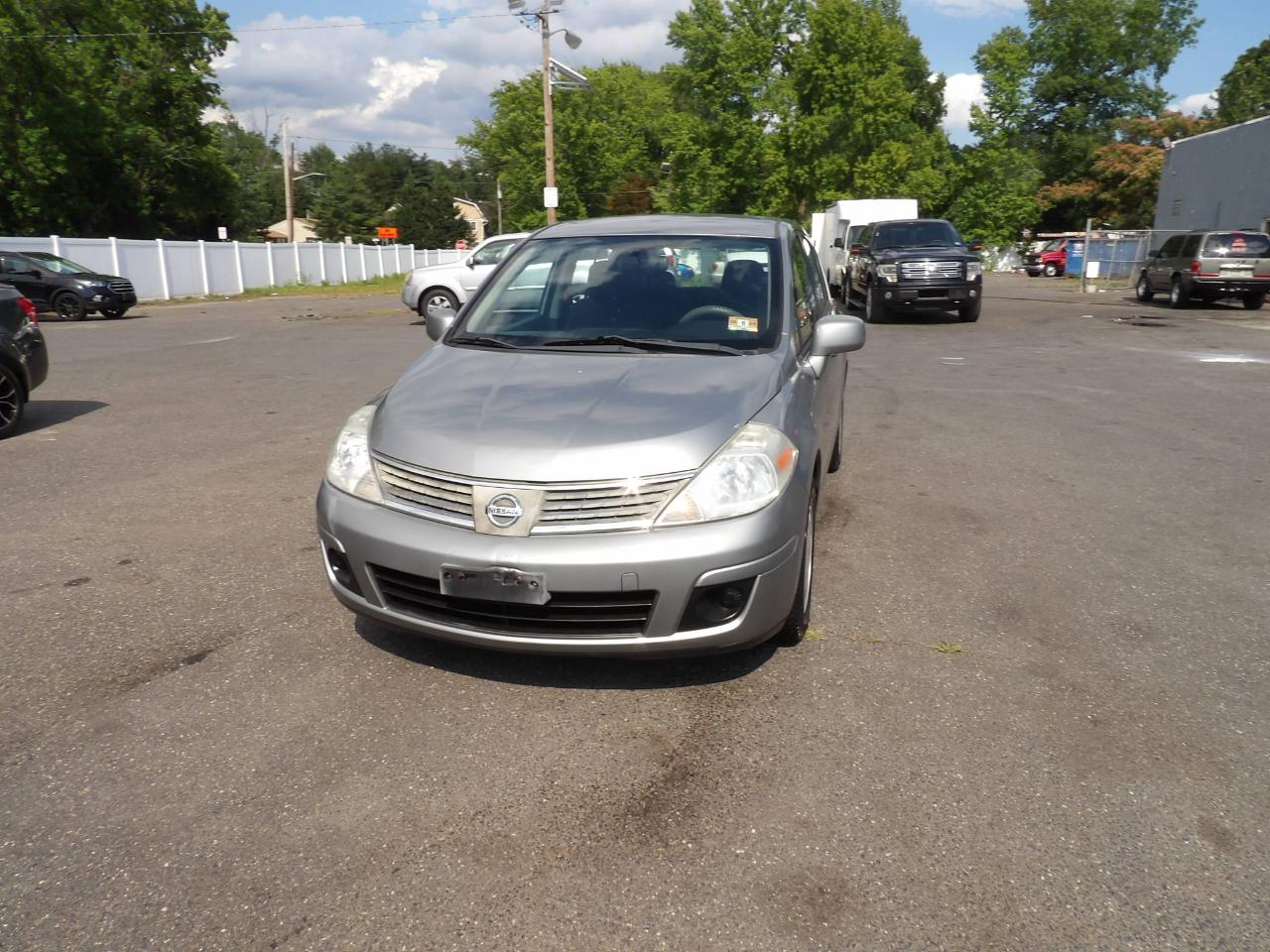 Nissan Versa 5dr HB I4 Auto 1.8 S 2009