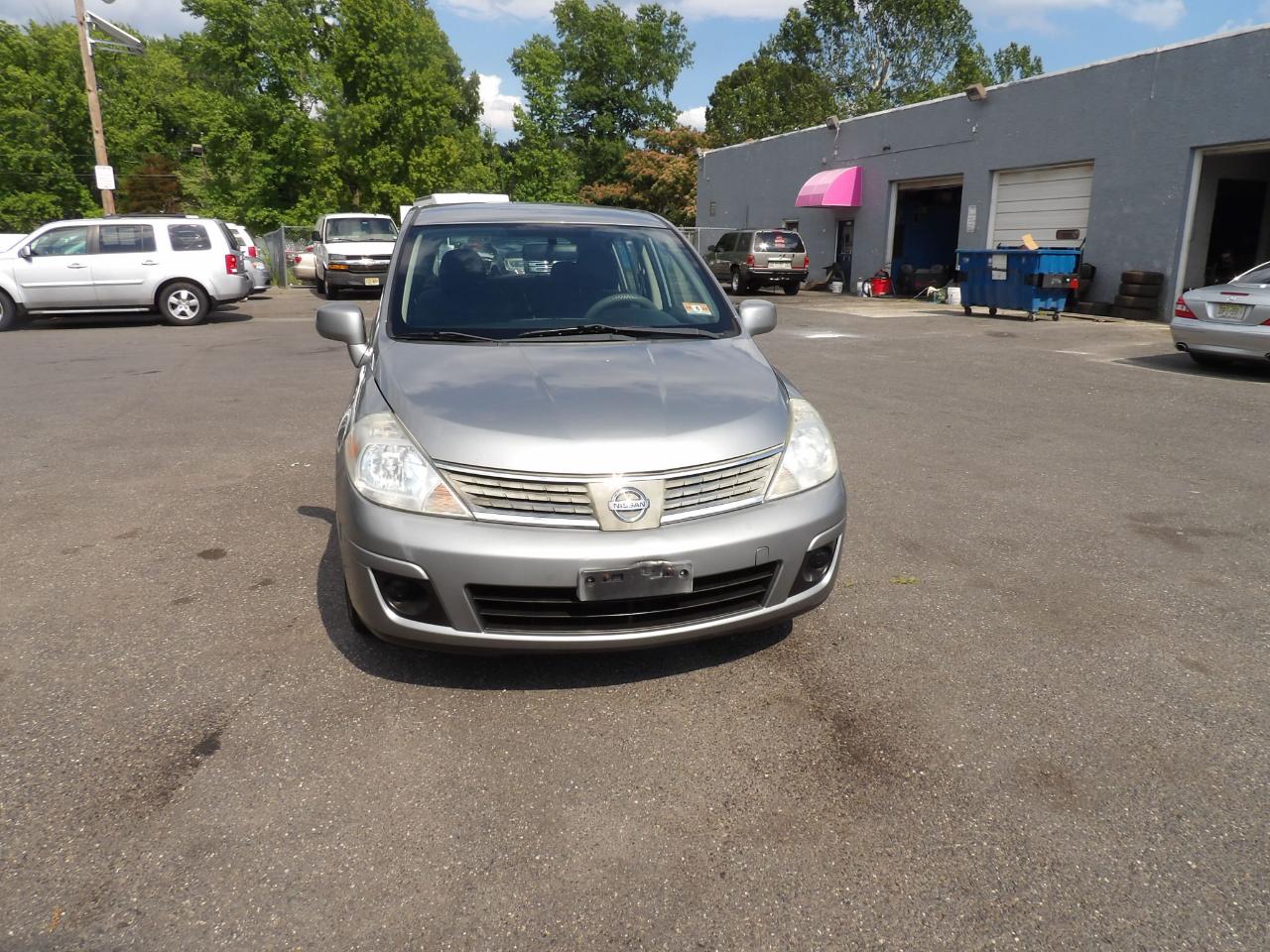 Nissan Versa 5dr HB I4 Auto 1.8 S 2009