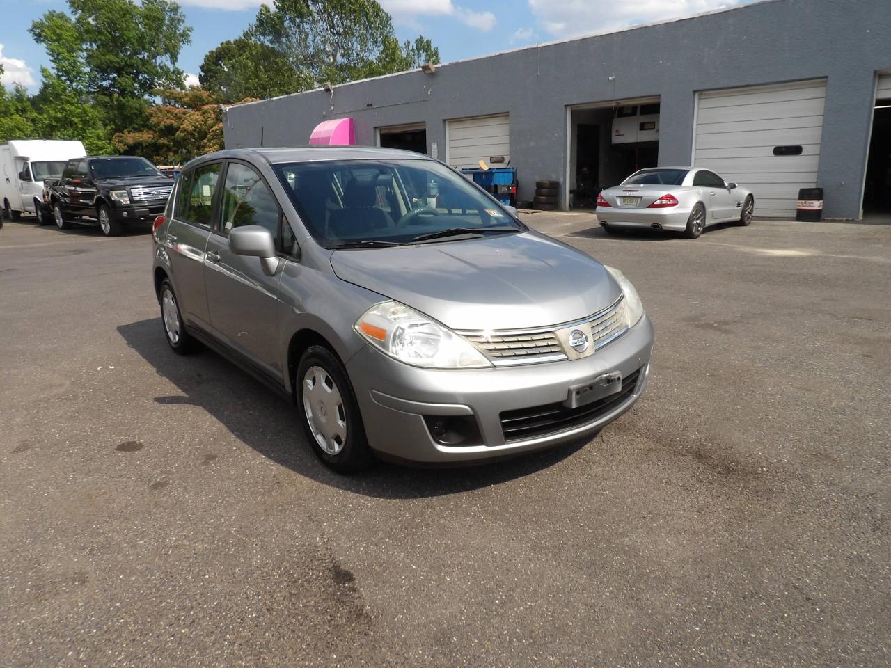 Nissan Versa 5dr HB I4 Auto 1.8 S 2009