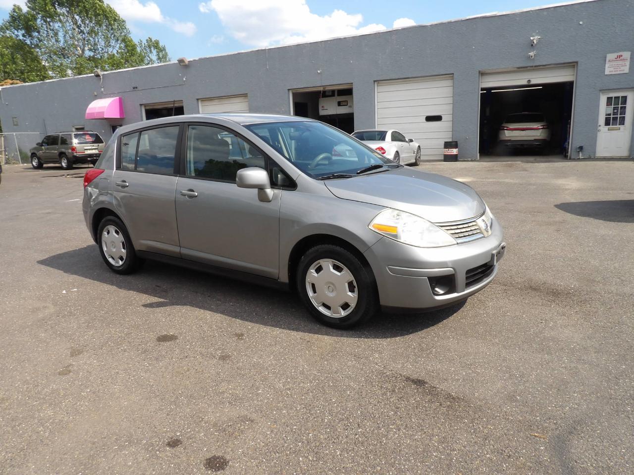 Nissan Versa 5dr HB I4 Auto 1.8 S 2009