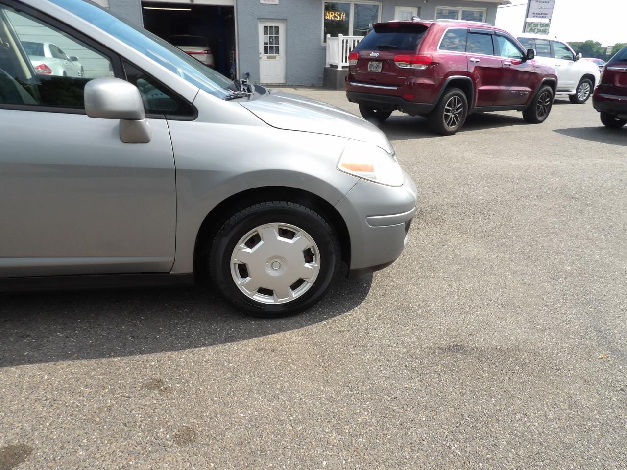 Nissan Versa 5dr HB I4 Auto 1.8 S 2009