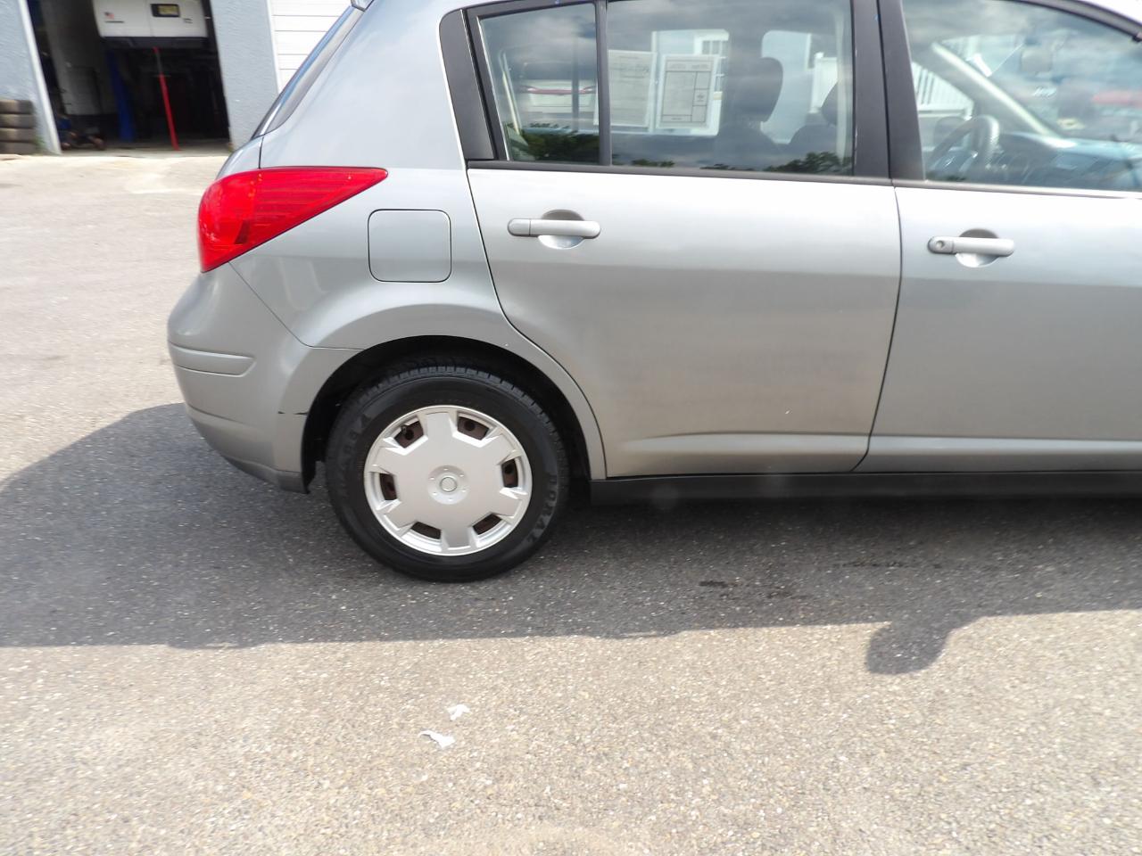 Nissan Versa 5dr HB I4 Auto 1.8 S 2009